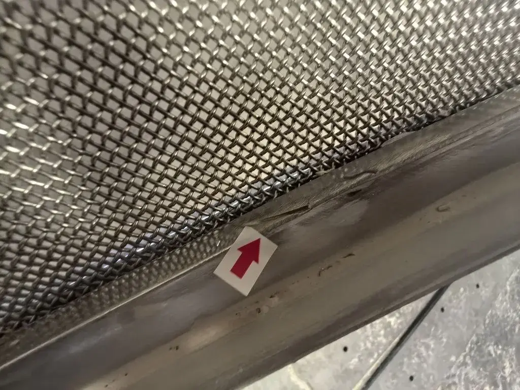 Inspeccion visual previa al envio que muestra un defecto detectado en el producto.