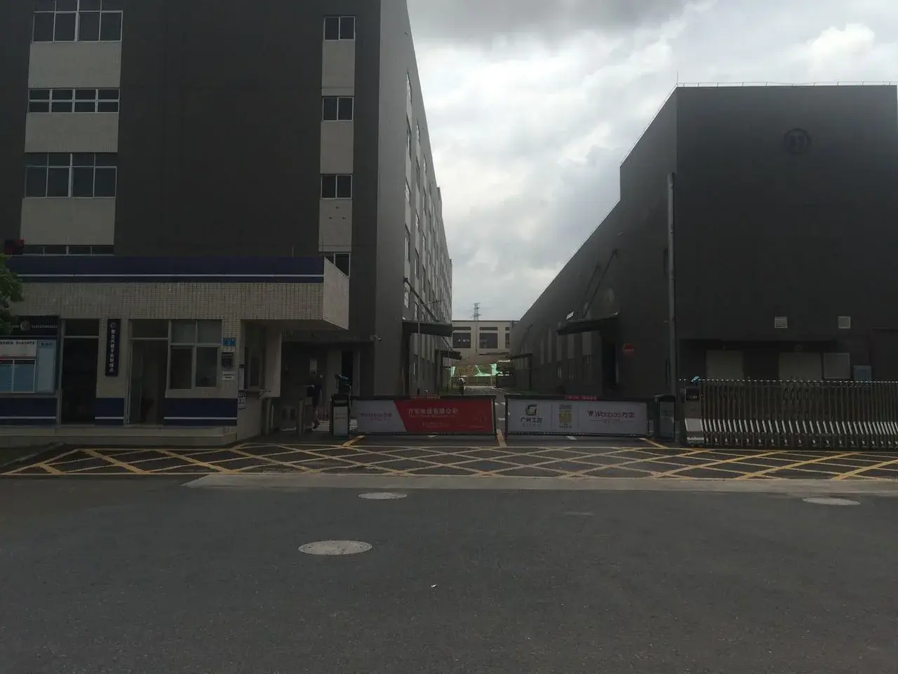 Factory outdoor conditions reviewed during the site visit.