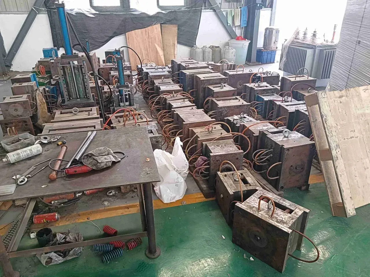 Production equipment and material flow reviewed for supplier capability and order readiness.